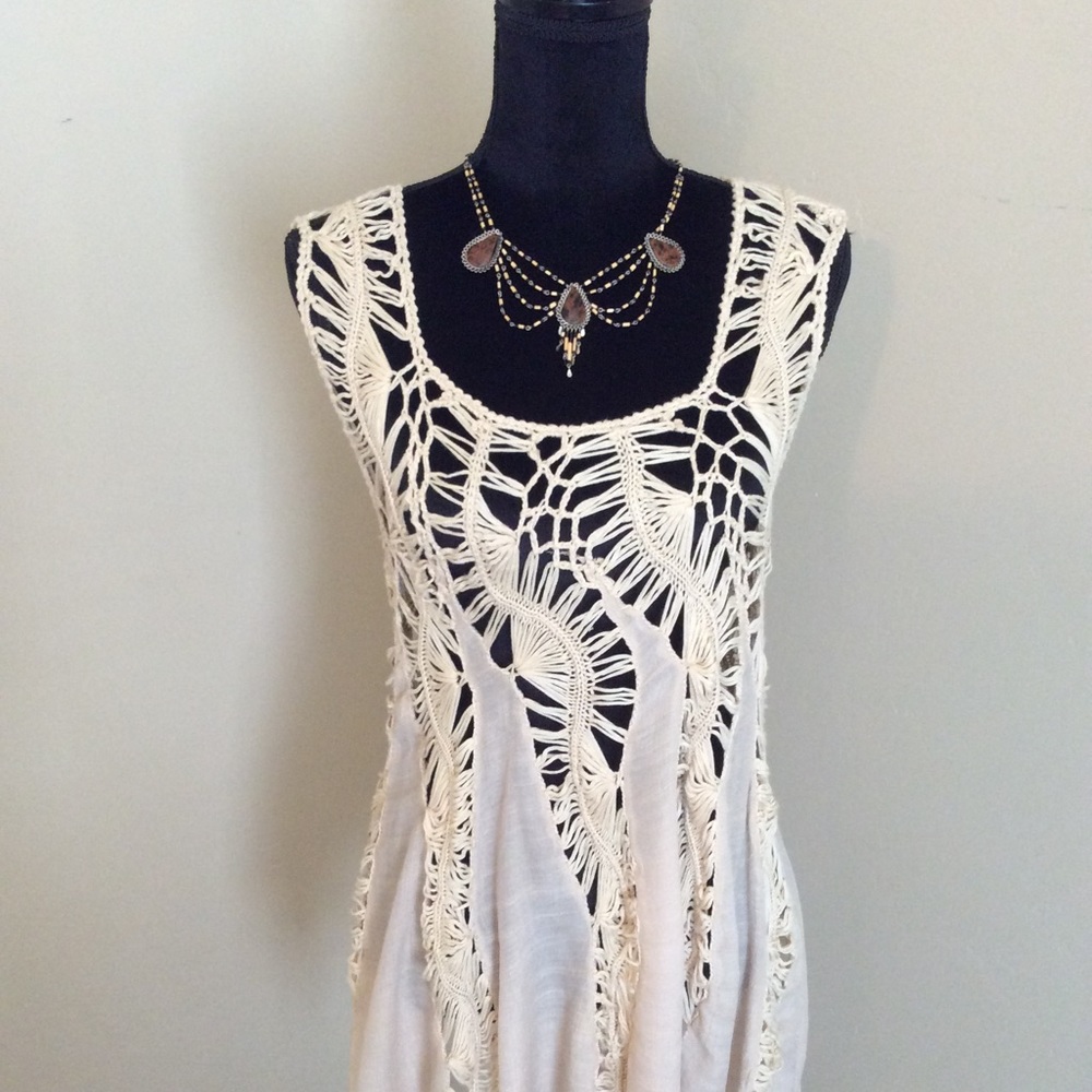 PEEKABOO CROCHET TOP